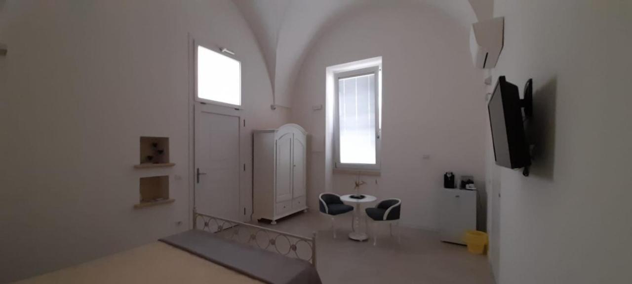 Casa Vacanze Laura S/C Лечче Экстерьер фото